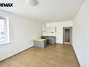 Pronájem bytu 1+kk, Hradec Králové - Nový Hradec Králové, Slunečná, 32 m2