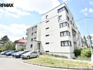 Pronájem bytu 1+kk, Hradec Králové - Nový Hradec Králové, Slunečná, 32 m2