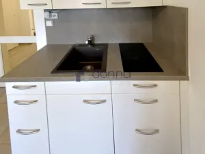 Pronájem bytu 2+kk, Praha, Velvarská, 38 m2