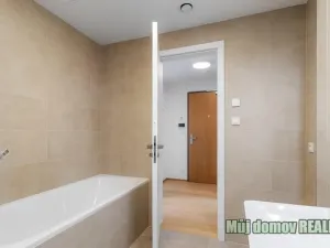 Pronájem bytu 1+kk, Praha - Hrdlořezy, V třešňovce, 40 m2