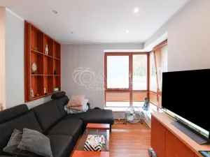 Prodej obchodního prostoru, Jesenice, Cedrová, 56 m2