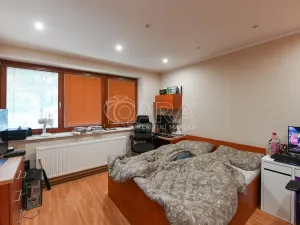 Prodej obchodního prostoru, Jesenice, Cedrová, 56 m2