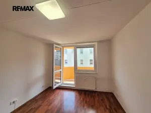 Pronájem bytu 1+1, Rosice, Komenského náměstí, 31 m2