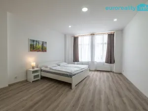 Prodej atypického bytu, Karlovy Vary, T. G. Masaryka, 194 m2