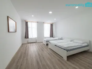 Prodej atypického bytu, Karlovy Vary, T. G. Masaryka, 194 m2