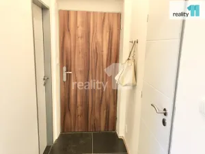 Pronájem bytu 2+kk, Praha - Hrdlořezy, Českobrodská, 35 m2