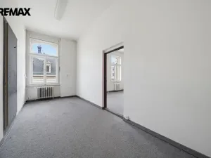 Prodej kanceláře, Karlovy Vary, Jaltská, 61 m2