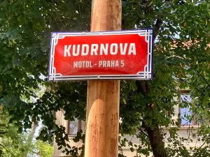 Pronájem garážového stání, Praha - Motol, Kudrnova, 18 m2