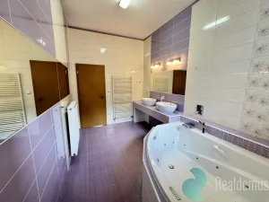Pronájem bytu 2+1, Včelná, 79 m2