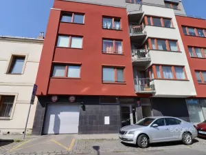 Pronájem garážového stání, Praha - Krč, Na Dvorcích, 16 m2