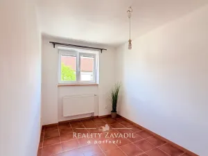 Prodej bytu 3+1, Pardubice, Sezemická, 58 m2