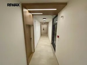 Pronájem bytu 2+kk, Praha - Modřany, Komořanská, 53 m2
