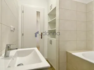 Pronájem bytu 3+1, Praha, Slezská, 95 m2