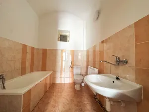 Pronájem bytu 2+1, Chlumec nad Cidlinou - Chlumec nad Cidlinou I, Klicperovo náměstí, 83 m2