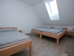 Pronájem bytu 2+1, Hrušky, 55 m2