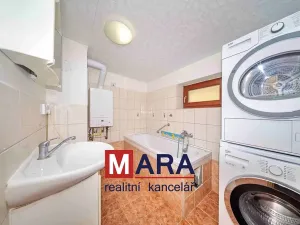 Prodej rodinného domu, Charváty, 140 m2