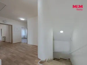 Pronájem rodinného domu, Vrátno, 302 m2