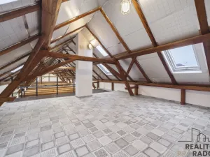 Pronájem skladu, Pardubice, V Uličce, 174 m2