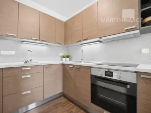 Prodej bytu 2+kk, Praha - Kobylisy, Famfulíkova, 43 m2