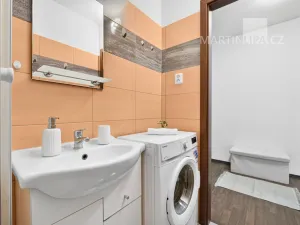 Prodej bytu 2+kk, Praha - Kobylisy, Famfulíkova, 43 m2