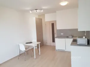Pronájem bytu 1+kk, Praha - Letňany, Hlučkova, 38 m2