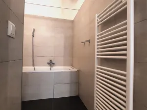 Pronájem bytu 2+kk, Praha - Žižkov, Ambrožova, 49 m2