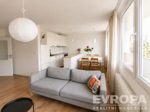 Prodej bytu 3+kk, Praha - Karlín, U Sluncové, 66 m2