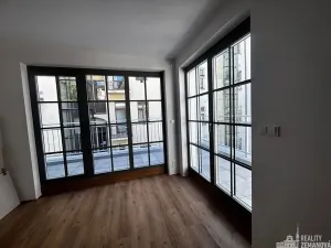 Pronájem bytu 1+kk, Praha - Vinohrady, Korunní, 27 m2