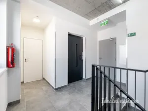 Pronájem bytu 2+kk, Praha - Kyje, Za černým mostem, 42 m2