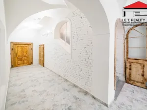Prodej bytu 2+kk, Frýdek-Místek, Zámecké nám., 89 m2