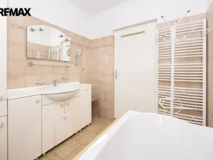 Prodej rodinného domu, Sezemice - Kladina, 202 m2