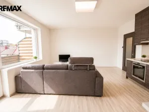 Prodej bytu 1+kk, Hradec Králové, V Koutech, 37 m2