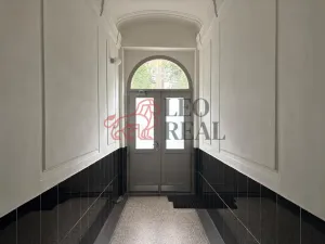 Pronájem bytu 1+1, Praha - Vršovice, 28. pluku, 43 m2