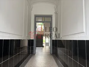 Pronájem bytu 1+1, Praha - Vršovice, 28. pluku, 43 m2