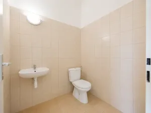 Prodej obchodního prostoru, Kamenice, 1737 m2
