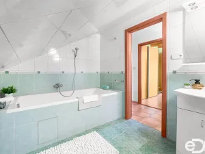 Prodej rodinného domu, Jihlava, Na Valech, 195 m2