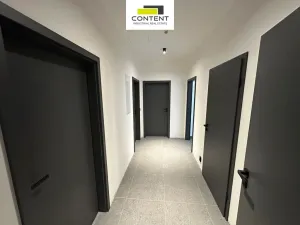 Pronájem obchodního prostoru, Nupaky, Komerční, 449 m2