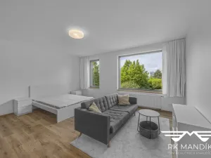 Pronájem bytu 1+kk, Praha - Prosek, Valečovská, 45 m2