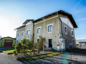 Prodej výrobních prostor, Chotětov, Husovo náměstí, 3000 m2