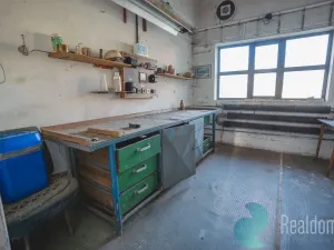 Prodej výrobních prostor, Chotětov, Husovo náměstí, 3000 m2