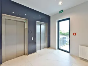 Pronájem kanceláře, Praha - Michle, Jihlavská, 902 m2
