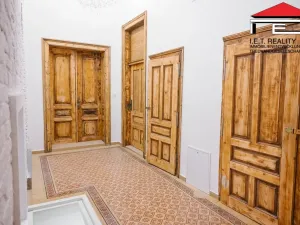 Prodej kanceláře, Frýdek-Místek, Zámecké nám., 74 m2