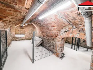 Prodej kanceláře, Frýdek-Místek, Zámecké nám., 74 m2