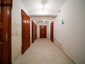 Prodej obchodního prostoru, Karlovy Vary, Moravská, 160 m2