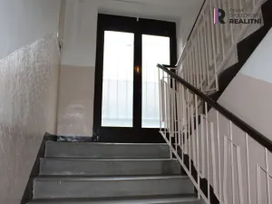 Pronájem bytu 2+1, Karlovy Vary - Rybáře, Majakovského, 54 m2