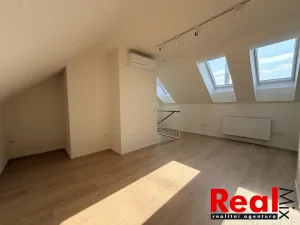 Pronájem bytu 3+kk, Pohořelice, U Kasáren, 69 m2