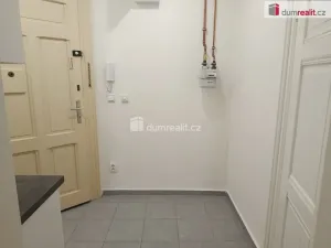 Pronájem bytu 1+kk, Praha - Vršovice, Na spojce, 29 m2