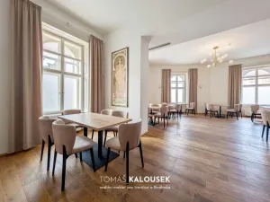 Pronájem restaurace, Ivančice, Tesařovo náměstí, 2319 m2