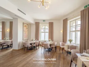 Pronájem restaurace, Ivančice, Tesařovo náměstí, 2319 m2