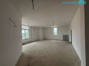 Pronájem obchodního prostoru, Mariánské Lázně, Příčná, 90 m2